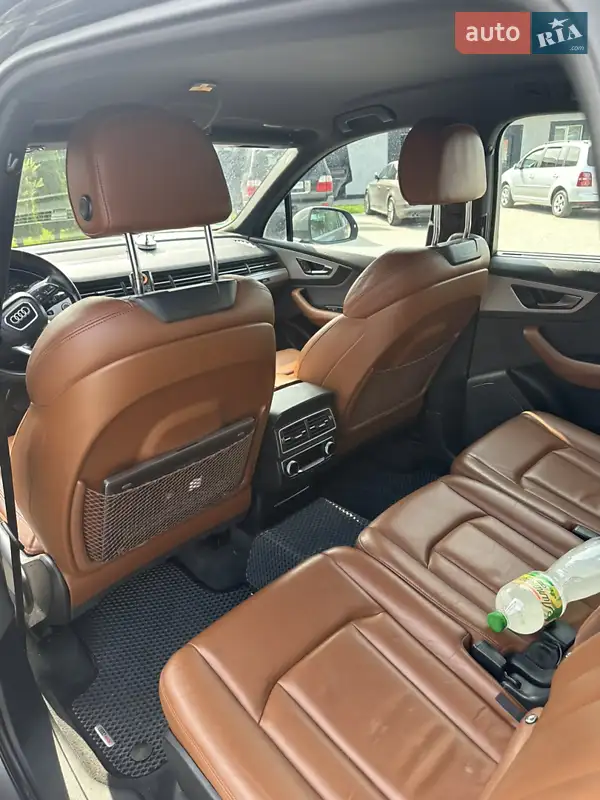 Внедорожник / Кроссовер Audi Q7 2016 в 