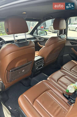 Внедорожник / Кроссовер Audi Q7 2016 в 