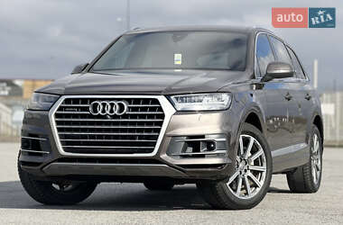 Внедорожник / Кроссовер Audi Q7 2016 в 