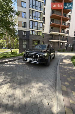 Позашляховик / Кросовер Audi Q7 2020 в 