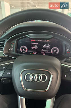 Позашляховик / Кросовер Audi Q7 2020 в 