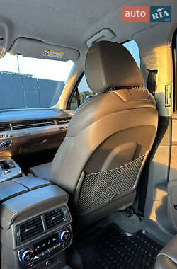 Внедорожник / Кроссовер Audi Q7 2018 в 