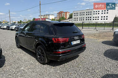 Позашляховик / Кросовер Audi Q7 2018 в 
