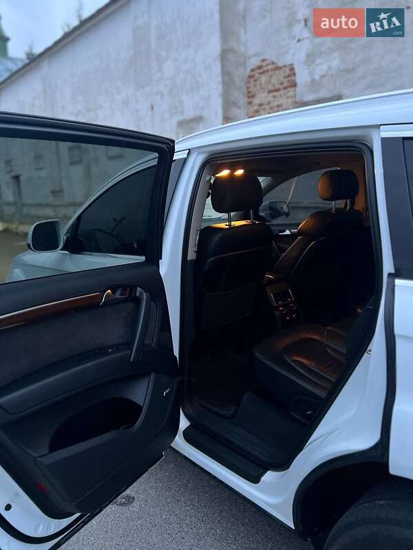 Внедорожник / Кроссовер Audi Q7 2011 в Новгород-Северском