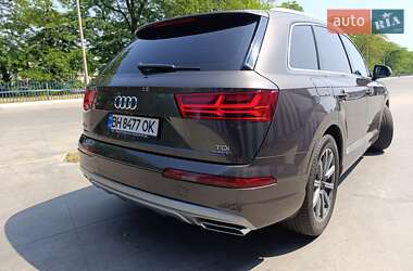 Внедорожник / Кроссовер Audi Q7 2016 в 