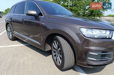 Внедорожник / Кроссовер Audi Q7 2016 в 