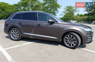 Внедорожник / Кроссовер Audi Q7 2016 в 