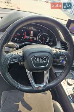 Внедорожник / Кроссовер Audi Q7 2016 в 