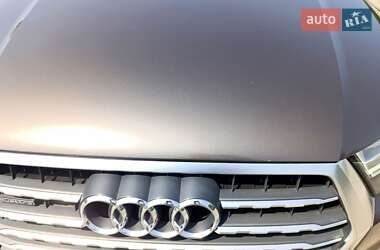 Внедорожник / Кроссовер Audi Q7 2016 в 