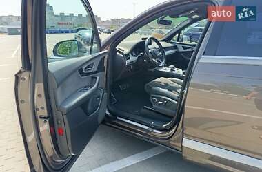 Внедорожник / Кроссовер Audi Q7 2016 в 