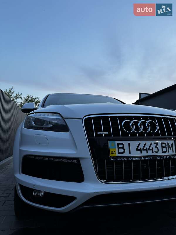 Позашляховик / Кросовер Audi Q7 2012 в 