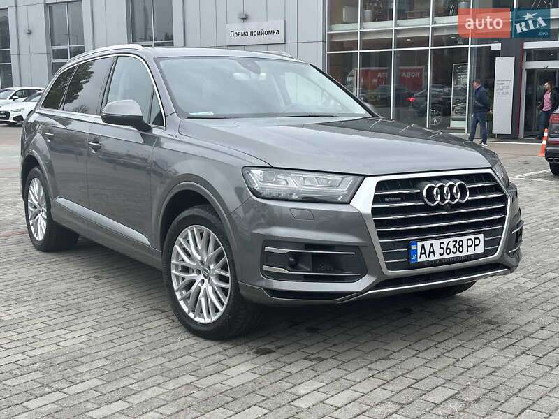 Внедорожник / Кроссовер Audi Q7 2016 в 