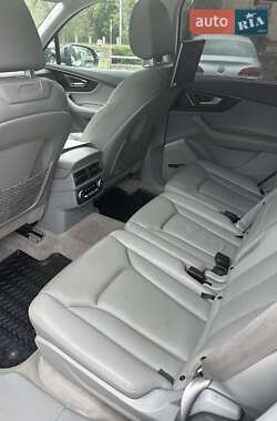 Внедорожник / Кроссовер Audi Q7 2016 в 