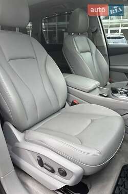 Внедорожник / Кроссовер Audi Q7 2016 в 