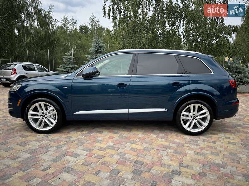 Внедорожник / Кроссовер Audi Q7 2018 в 