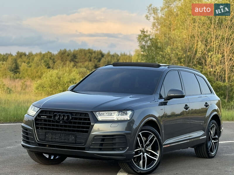 Внедорожник / Кроссовер Audi Q7 2017 в 