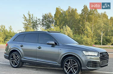 Внедорожник / Кроссовер Audi Q7 2017 в 