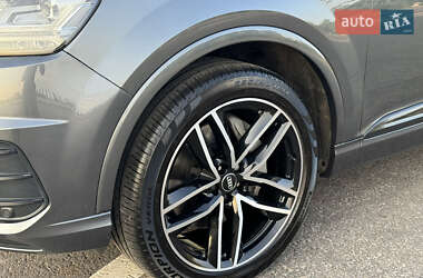 Внедорожник / Кроссовер Audi Q7 2017 в 