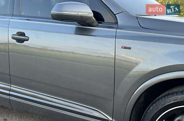 Внедорожник / Кроссовер Audi Q7 2017 в 