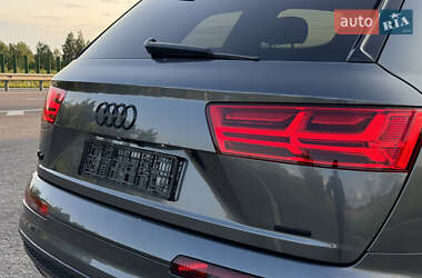 Внедорожник / Кроссовер Audi Q7 2017 в 