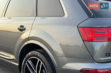 Внедорожник / Кроссовер Audi Q7 2017 в 