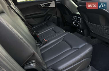 Внедорожник / Кроссовер Audi Q7 2017 в 