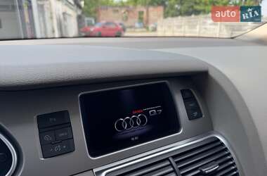 Внедорожник / Кроссовер Audi Q7 2015 в 