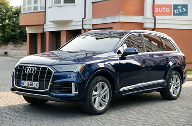 Позашляховик / Кросовер Audi Q7 2021 в 