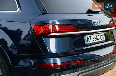 Позашляховик / Кросовер Audi Q7 2021 в 