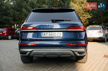 Позашляховик / Кросовер Audi Q7 2021 в 