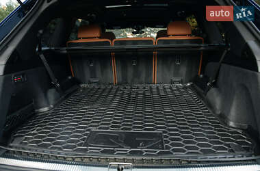 Позашляховик / Кросовер Audi Q7 2021 в 