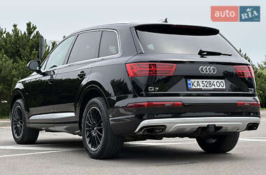 Внедорожник / Кроссовер Audi Q7 2017 в 