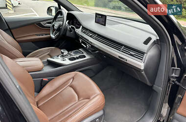 Внедорожник / Кроссовер Audi Q7 2017 в 