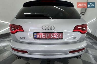 Позашляховик / Кросовер Audi Q7 2013 в 