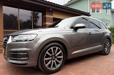 Внедорожник / Кроссовер Audi Q7 2017 в 