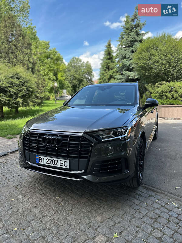 Внедорожник / Кроссовер Audi Q7 2020 в 