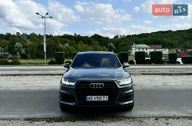 Позашляховик / Кросовер Audi Q7 2015 в 