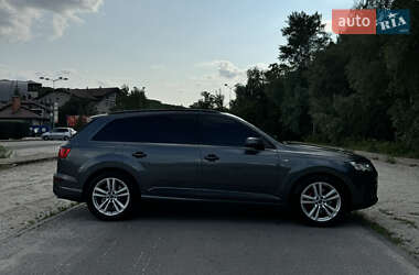 Позашляховик / Кросовер Audi Q7 2015 в 