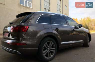 Внедорожник / Кроссовер Audi Q7 2016 в 