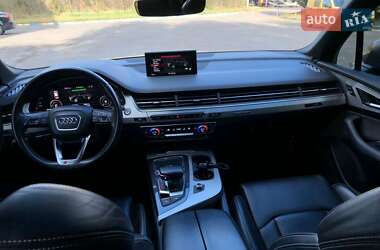 Внедорожник / Кроссовер Audi Q7 2016 в 