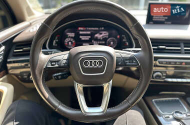Позашляховик / Кросовер Audi Q7 2016 в 