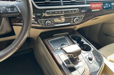 Позашляховик / Кросовер Audi Q7 2016 в 