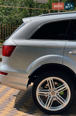 Позашляховик / Кросовер Audi Q7 2013 в 