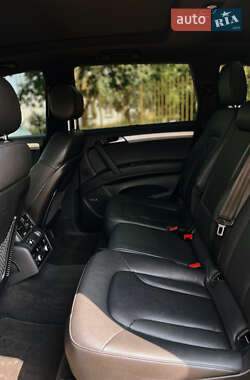 Позашляховик / Кросовер Audi Q7 2013 в 