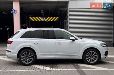 Внедорожник / Кроссовер Audi Q7 2018 в 