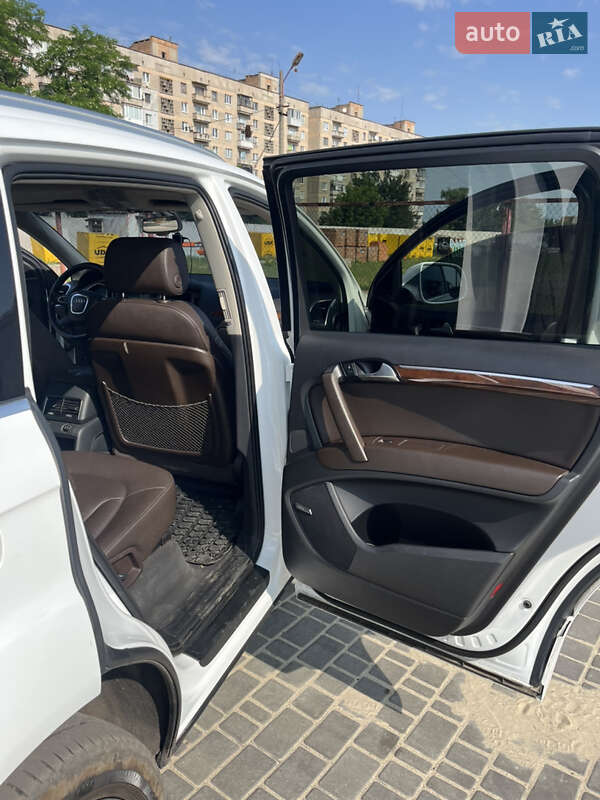 Внедорожник / Кроссовер Audi Q7 2011 в Александрие