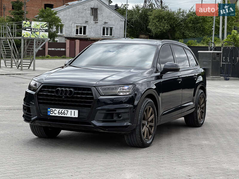 Внедорожник / Кроссовер Audi Q7 2016 в 