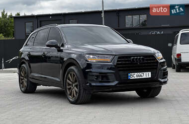 Внедорожник / Кроссовер Audi Q7 2016 в 