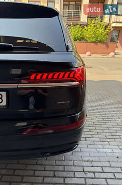 Внедорожник / Кроссовер Audi Q7 2020 в 