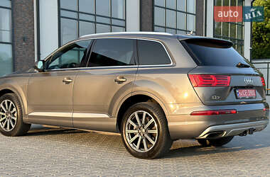 Внедорожник / Кроссовер Audi Q7 2017 в 